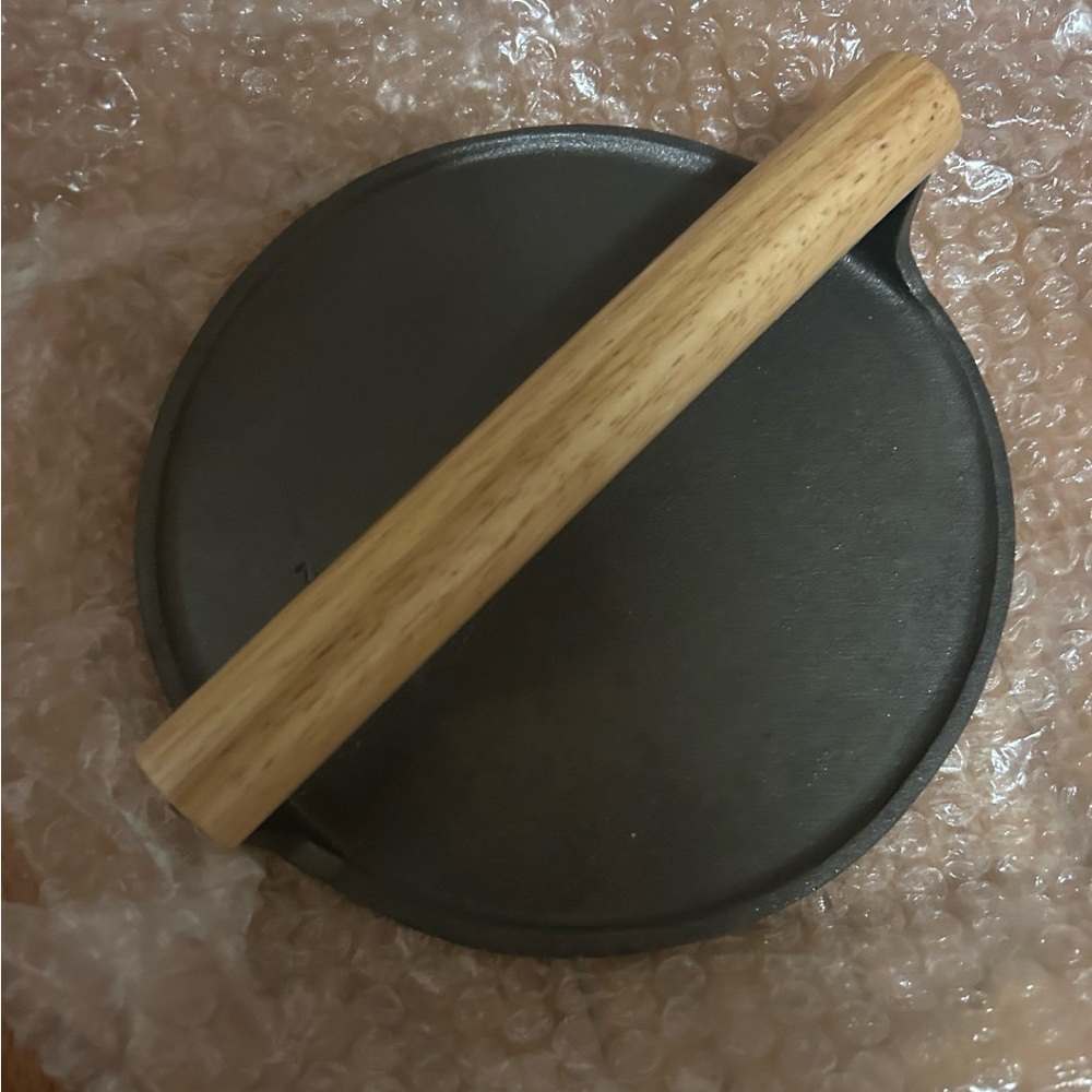 New-Never Used - Cast Iron Round -Bacon Press. Whimsical Pig Design. - Picture 8 of 11